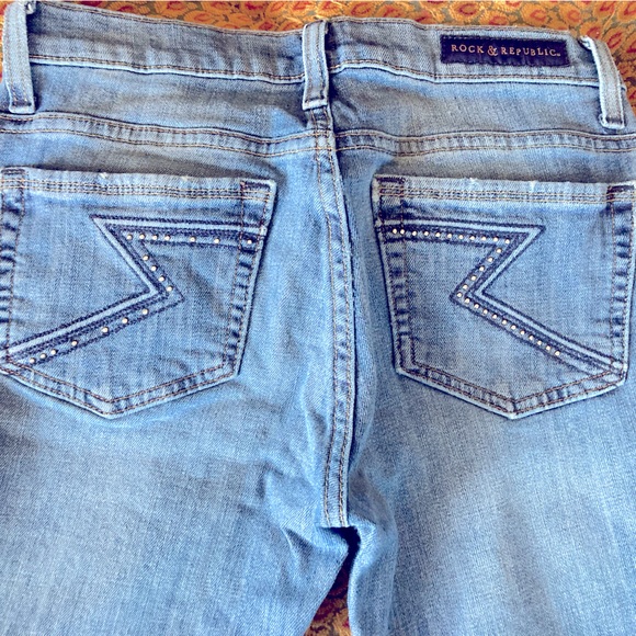 ROCK & REPUBLIC JEANS.           Size 2 - Picture 1 of 6